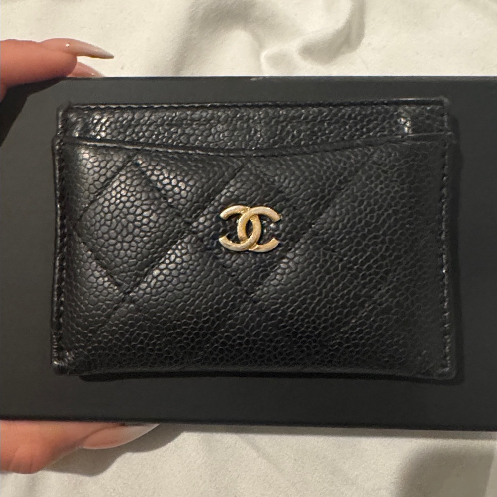CHANEL Black Quilted Caviar Leather Card Holder with Gold CC - Picture 6 of 10